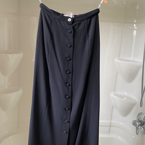 Jaeger UK Size 12 Black wool Skirt - Picture 1 of 7
